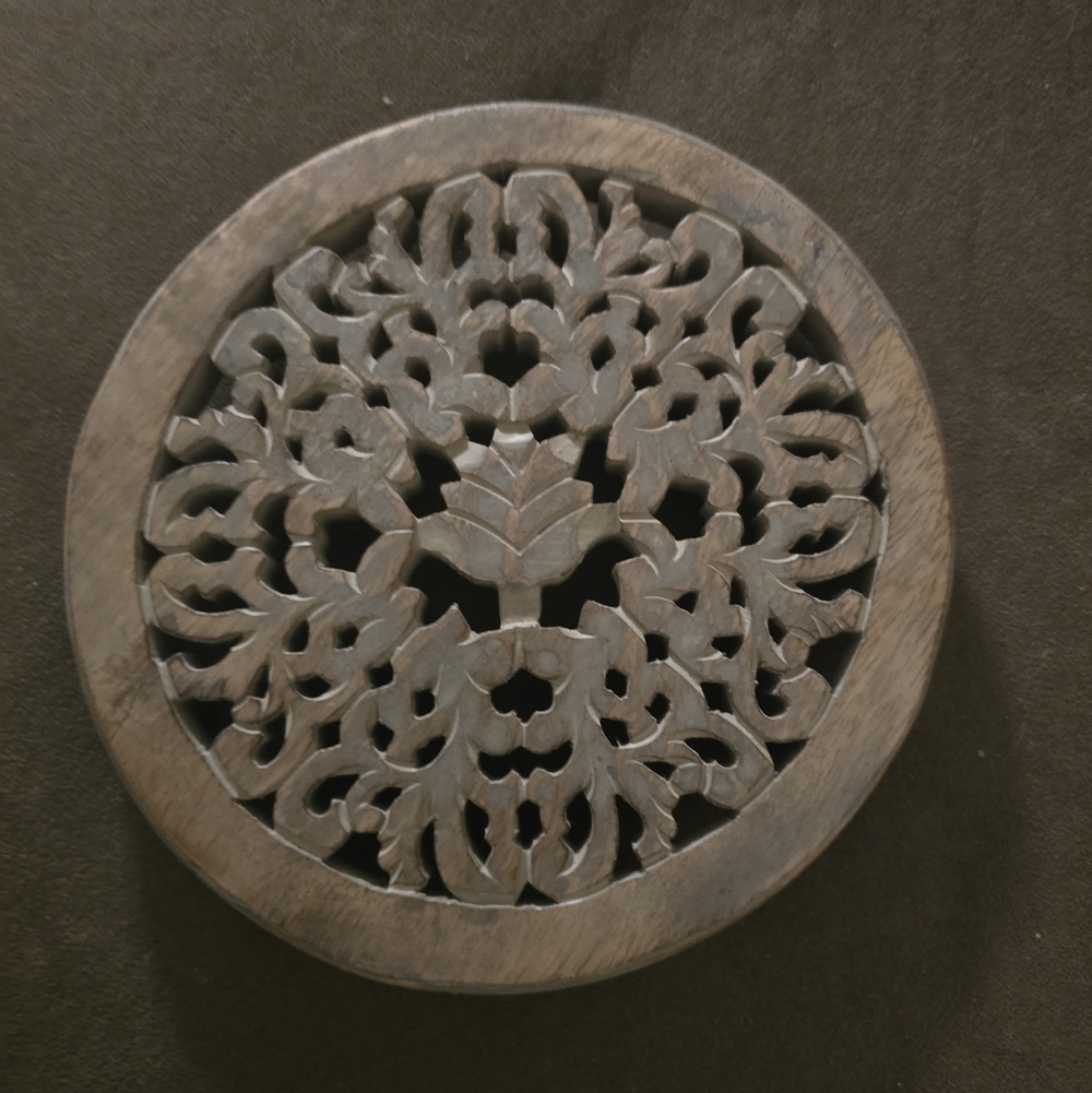 Decorative Wooden Medallion Trivet or Plant Stand